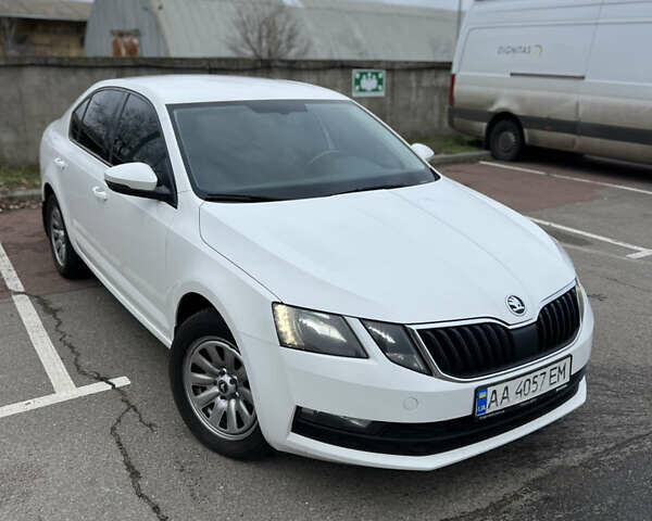 Білий Шкода Октавія, об'ємом двигуна 1.4 л та пробігом 311 тис. км за 9600 $, фото 4 на Automoto.ua