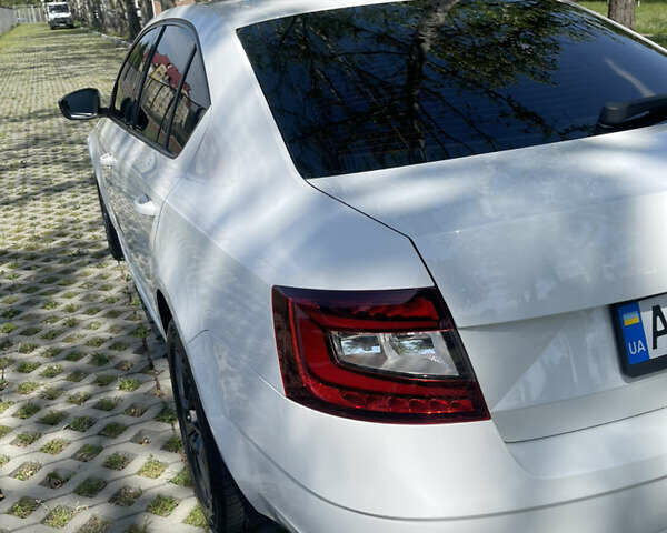 Білий Шкода Октавія, об'ємом двигуна 2 л та пробігом 245 тис. км за 16600 $, фото 9 на Automoto.ua