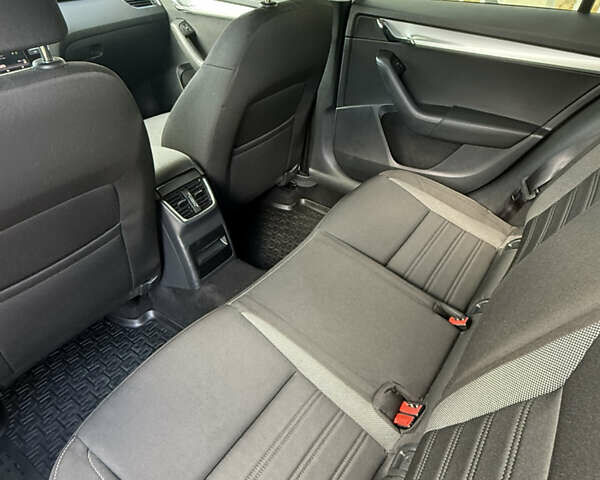 Шкода Октавия 2018 в Киеве на Automoto.ua Белый Шкода Октавия, объемом двигателя 1.6 л и пробегом 159 тыс. км за 12999 $, фото 7 на Automoto.ua