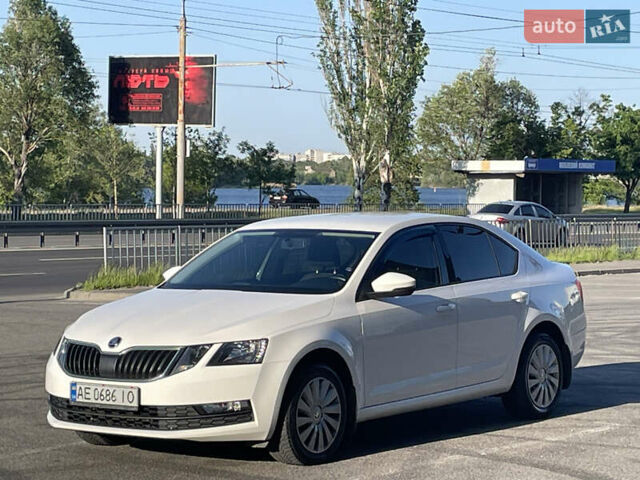 Белый Шкода Октавия, объемом двигателя 1.4 л и пробегом 131 тыс. км за 12300 $, фото 3 на Automoto.ua