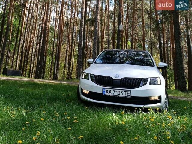 Белый Шкода Октавия, объемом двигателя 1.8 л и пробегом 124 тыс. км за 18000 $, фото 1 на Automoto.ua