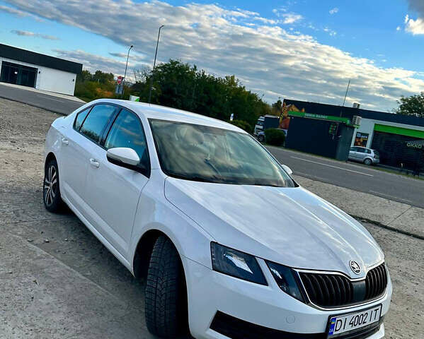 Белый Шкода Октавия, объемом двигателя 1.6 л и пробегом 364 тыс. км за 11350 $, фото 1 на Automoto.ua