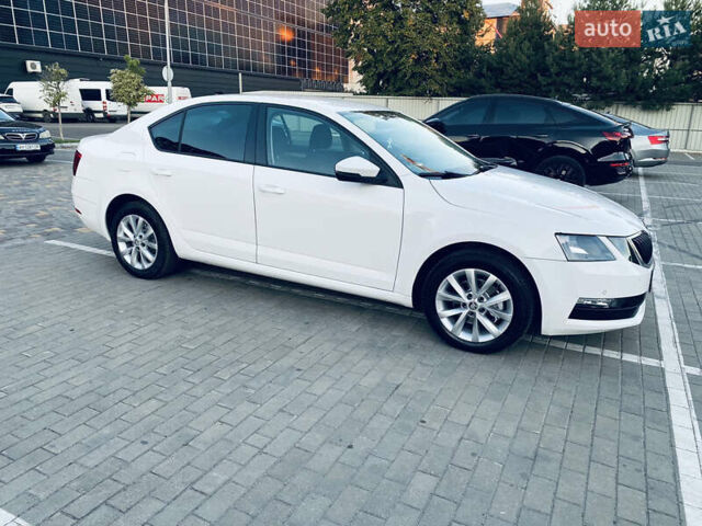Білий Шкода Октавія, об'ємом двигуна 1.6 л та пробігом 207 тис. км за 11985 $, фото 6 на Automoto.ua