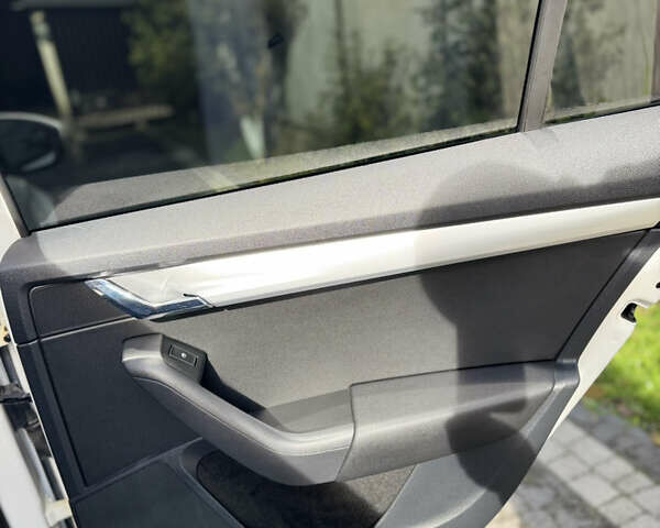 Білий Шкода Октавія, об'ємом двигуна 2 л та пробігом 302 тис. км за 15700 $, фото 10 на Automoto.ua