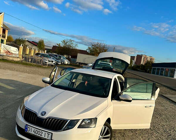 Белый Шкода Октавия, объемом двигателя 1.6 л и пробегом 364 тыс. км за 11350 $, фото 2 на Automoto.ua