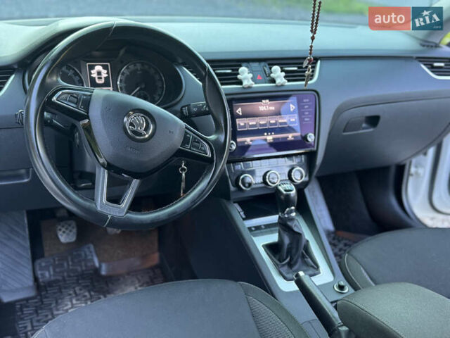 Білий Шкода Октавія, об'ємом двигуна 1.6 л та пробігом 285 тис. км за 14050 $, фото 18 на Automoto.ua