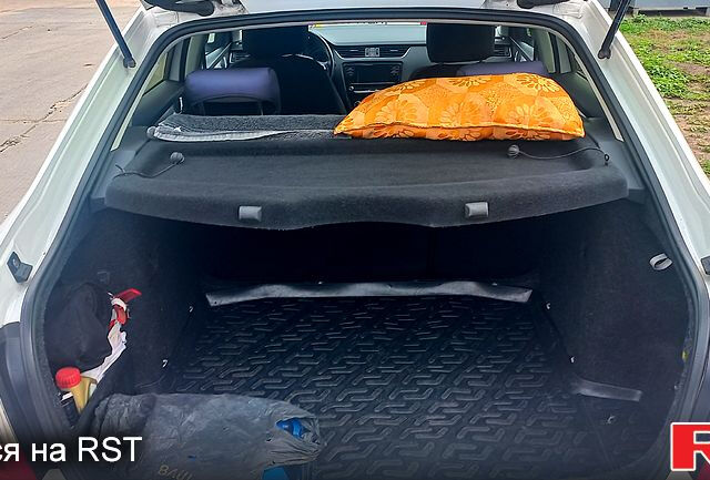 Білий Шкода Октавія, об'ємом двигуна 2 л та пробігом 0 тис. км за 12000 $, фото 7 на Automoto.ua