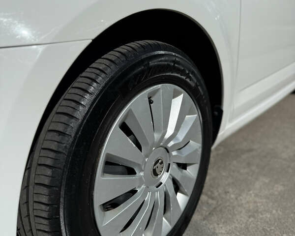 Шкода Октавия 2018 в Киеве на Automoto.ua Белый Шкода Октавия, объемом двигателя 1.6 л и пробегом 159 тыс. км за 12999 $, фото 2 на Automoto.ua