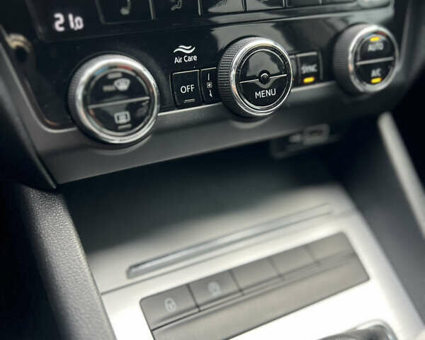 Білий Шкода Октавія, об'ємом двигуна 1.4 л та пробігом 311 тис. км за 9600 $, фото 18 на Automoto.ua