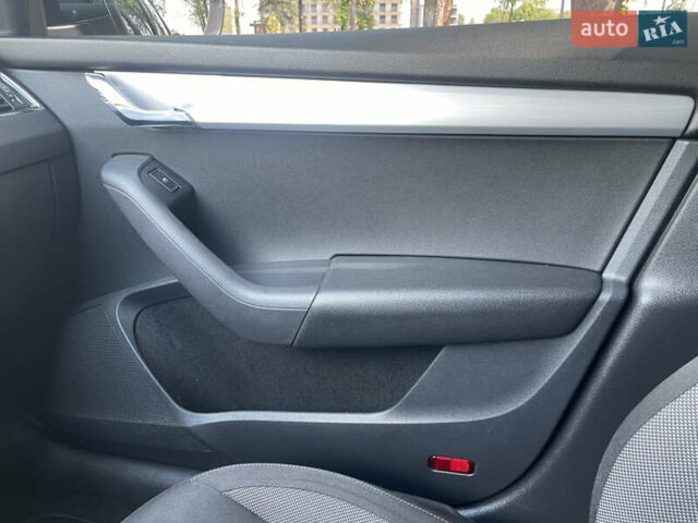 Білий Шкода Октавія, об'ємом двигуна 2 л та пробігом 245 тис. км за 16600 $, фото 23 на Automoto.ua