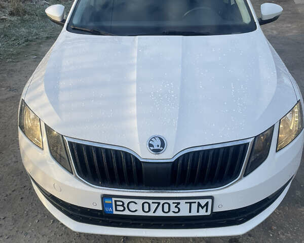 Білий Шкода Октавія, об'ємом двигуна 1.6 л та пробігом 229 тис. км за 13500 $, фото 6 на Automoto.ua