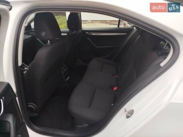 Білий Шкода Октавія, об'ємом двигуна 1.6 л та пробігом 261 тис. км за 10999 $, фото 9 на Automoto.ua
