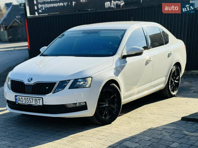 Білий Шкода Октавія, об'ємом двигуна 1.6 л та пробігом 285 тис. км за 14050 $, фото 11 на Automoto.ua