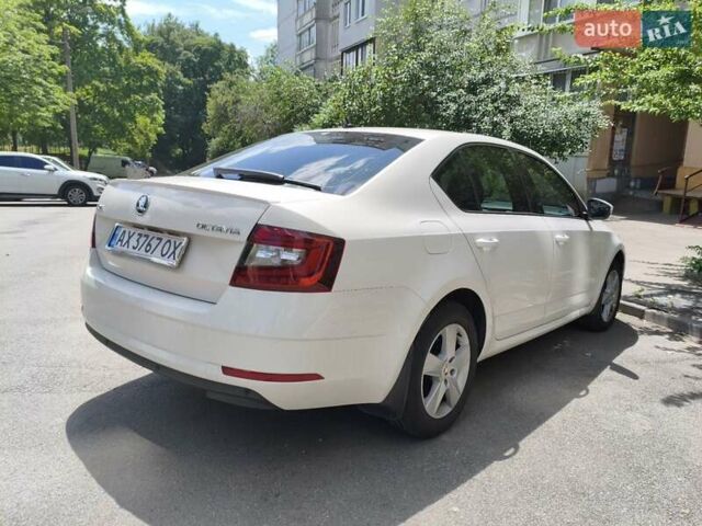 Белый Шкода Октавия, объемом двигателя 1.8 л и пробегом 278 тыс. км за 12200 $, фото 2 на Automoto.ua