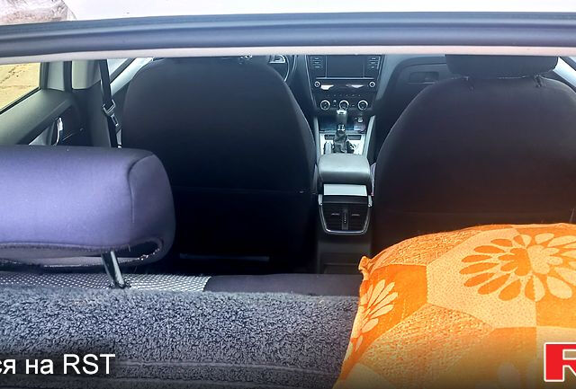 Білий Шкода Октавія, об'ємом двигуна 2 л та пробігом 0 тис. км за 12000 $, фото 8 на Automoto.ua