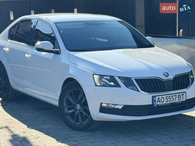 Білий Шкода Октавія, об'ємом двигуна 1.6 л та пробігом 285 тис. км за 14050 $, фото 7 на Automoto.ua