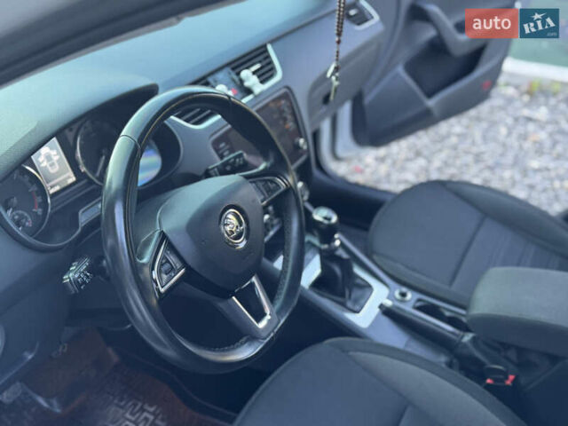 Білий Шкода Октавія, об'ємом двигуна 1.6 л та пробігом 285 тис. км за 14050 $, фото 12 на Automoto.ua
