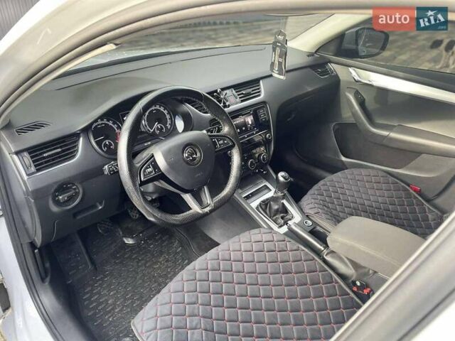 Білий Шкода Октавія, об'ємом двигуна 1.6 л та пробігом 300 тис. км за 10800 $, фото 8 на Automoto.ua