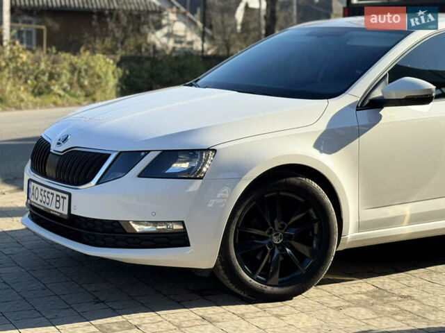 Білий Шкода Октавія, об'ємом двигуна 1.6 л та пробігом 285 тис. км за 14050 $, фото 3 на Automoto.ua