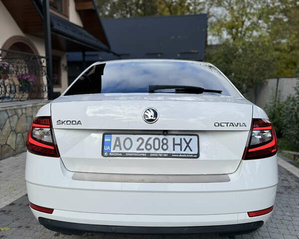 Білий Шкода Октавія, об'ємом двигуна 2 л та пробігом 302 тис. км за 15700 $, фото 4 на Automoto.ua