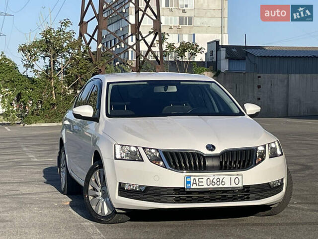 Белый Шкода Октавия, объемом двигателя 1.4 л и пробегом 131 тыс. км за 12300 $, фото 6 на Automoto.ua