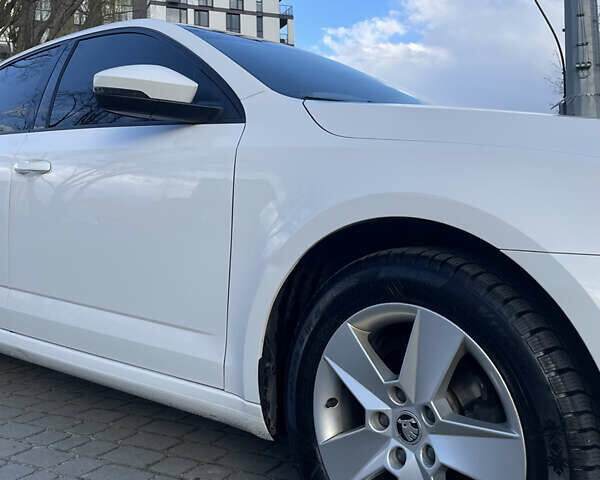 Шкода Октавия 2018 в Львове на Automoto.ua Белый Шкода Октавия, объемом двигателя 1.6 л и пробегом 335 тыс. км за 12200 $, фото 6 на Automoto.ua