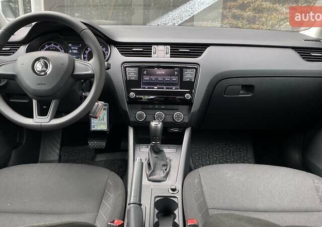 Шкода Октавия 2018 в Одессе на Automoto.ua Белый Шкода Октавия, объемом двигателя 1.6 л и пробегом 12 тыс. км за 15922 $, фото 9 на Automoto.ua