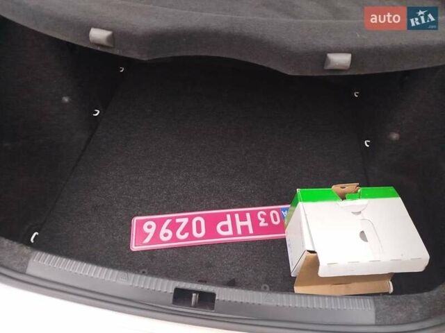 Білий Шкода Октавія, об'ємом двигуна 1.6 л та пробігом 261 тис. км за 10999 $, фото 8 на Automoto.ua