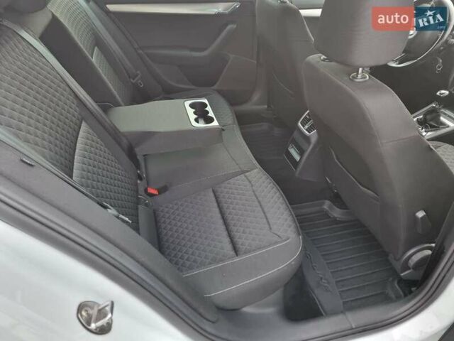 Белый Шкода Октавия, объемом двигателя 1.6 л и пробегом 227 тыс. км за 13300 $, фото 16 на Automoto.ua