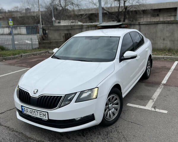 Білий Шкода Октавія, об'ємом двигуна 1.4 л та пробігом 311 тис. км за 9600 $, фото 1 на Automoto.ua