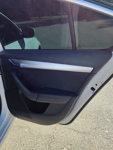 Белый Шкода Октавия, объемом двигателя 1.4 л и пробегом 199 тыс. км за 15600 $, фото 10 на Automoto.ua