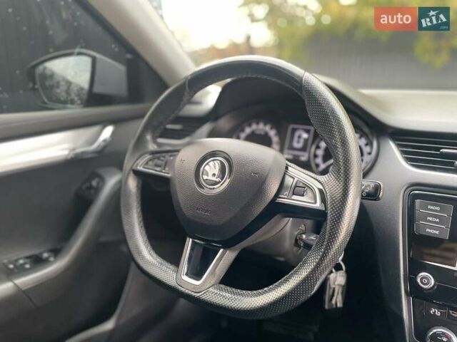 Білий Шкода Октавія, об'ємом двигуна 1.6 л та пробігом 300 тис. км за 10800 $, фото 3 на Automoto.ua