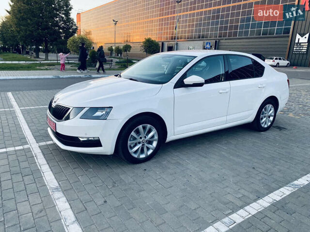 Білий Шкода Октавія, об'ємом двигуна 1.6 л та пробігом 207 тис. км за 11985 $, фото 7 на Automoto.ua