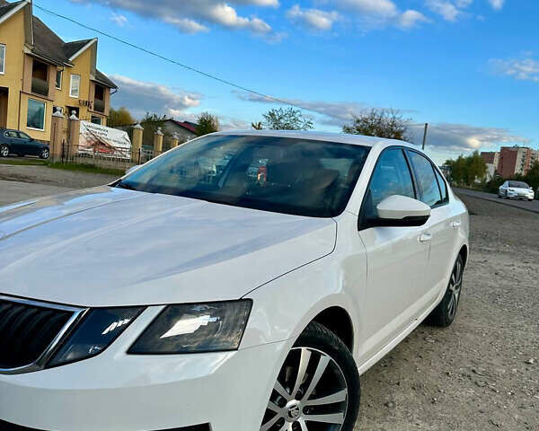 Белый Шкода Октавия, объемом двигателя 1.6 л и пробегом 364 тыс. км за 11350 $, фото 5 на Automoto.ua