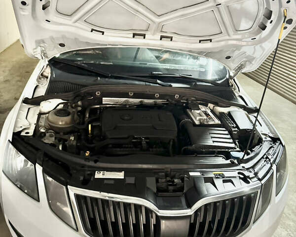 Шкода Октавия 2018 в Киеве на Automoto.ua Белый Шкода Октавия, объемом двигателя 1.8 л и пробегом 218 тыс. км за 14200 $, фото 2 на Automoto.ua