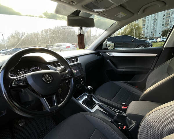 Шкода Октавия 2018 в Львове на Automoto.ua Белый Шкода Октавия, объемом двигателя 1.6 л и пробегом 335 тыс. км за 12200 $, фото 22 на Automoto.ua