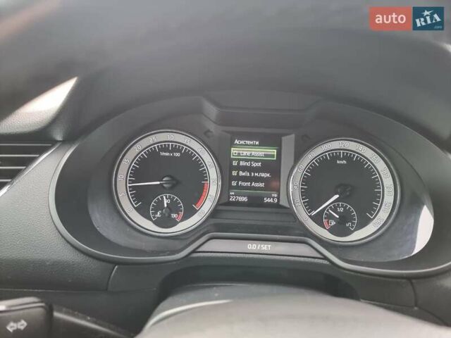 Белый Шкода Октавия, объемом двигателя 1.6 л и пробегом 227 тыс. км за 13300 $, фото 26 на Automoto.ua