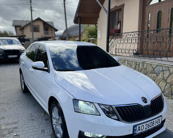 Білий Шкода Октавія, об'ємом двигуна 2 л та пробігом 302 тис. км за 15700 $, фото 2 на Automoto.ua