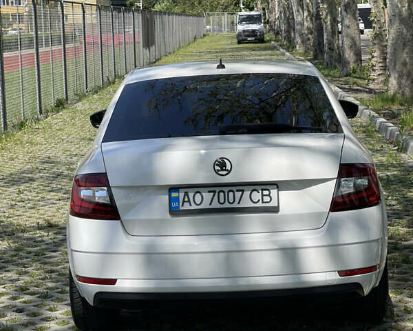 Білий Шкода Октавія, об'ємом двигуна 2 л та пробігом 245 тис. км за 16600 $, фото 3 на Automoto.ua