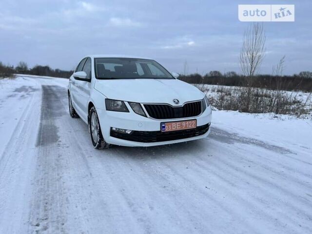 Білий Шкода Октавія, об'ємом двигуна 1.6 л та пробігом 225 тис. км за 12900 $, фото 2 на Automoto.ua