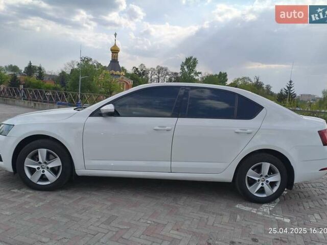 Білий Шкода Октавія, об'ємом двигуна 1.8 л та пробігом 270 тис. км за 13500 $, фото 8 на Automoto.ua