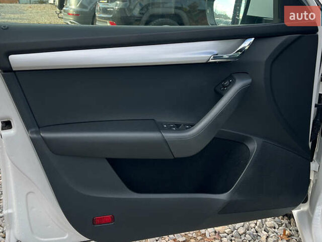 Белый Шкода Октавия, объемом двигателя 1.6 л и пробегом 140 тыс. км за 14900 $, фото 23 на Automoto.ua