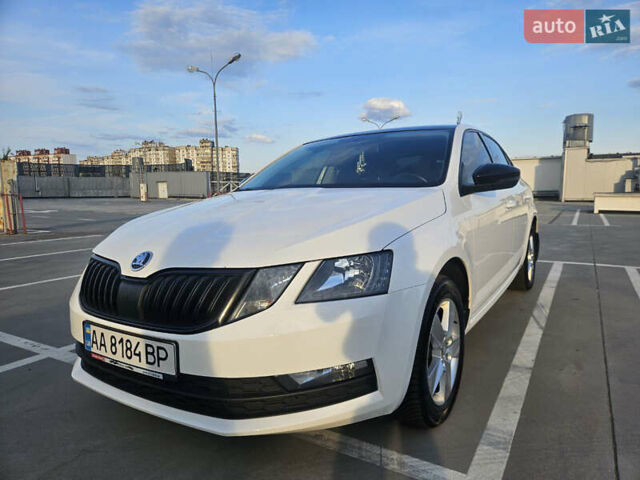 Белый Шкода Октавия, объемом двигателя 1.4 л и пробегом 155 тыс. км за 14400 $, фото 5 на Automoto.ua