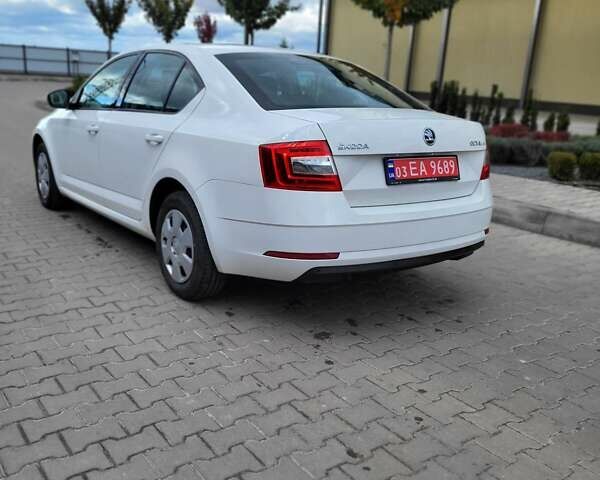 Белый Шкода Октавия, объемом двигателя 1.6 л и пробегом 220 тыс. км за 11500 $, фото 17 на Automoto.ua