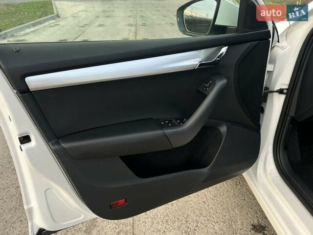 Білий Шкода Октавія, об'ємом двигуна 1.4 л та пробігом 130 тис. км за 16000 $, фото 17 на Automoto.ua