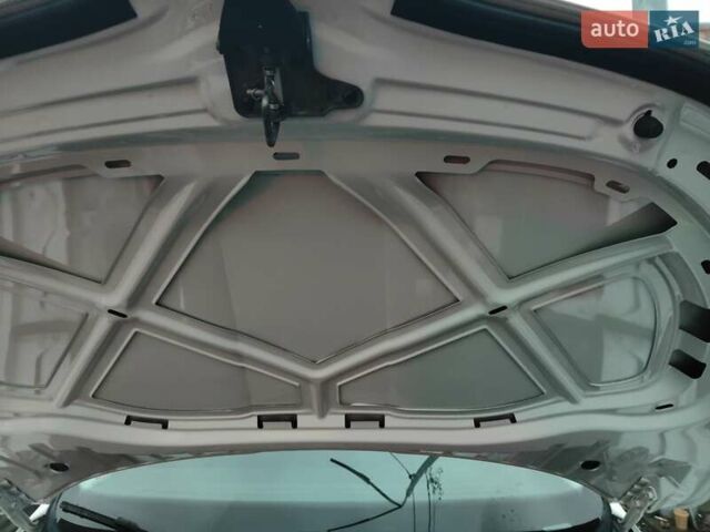 Белый Шкода Октавия, объемом двигателя 1.6 л и пробегом 209 тыс. км за 13800 $, фото 5 на Automoto.ua