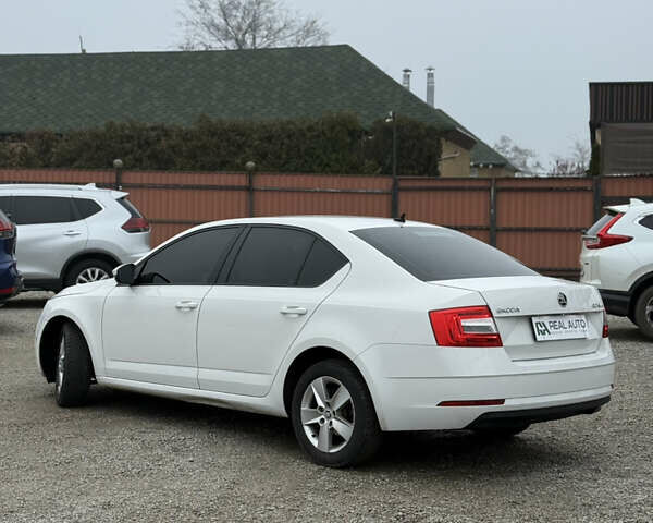 Белый Шкода Октавия, объемом двигателя 1.6 л и пробегом 64 тыс. км за 15400 $, фото 1 на Automoto.ua