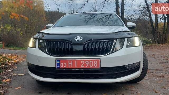 Белый Шкода Октавия, объемом двигателя 1.6 л и пробегом 224 тыс. км за 14500 $, фото 4 на Automoto.ua