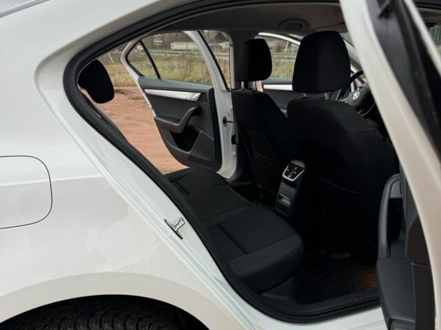 Білий Шкода Октавія, об'ємом двигуна 1.4 л та пробігом 94 тис. км за 15900 $, фото 6 на Automoto.ua
