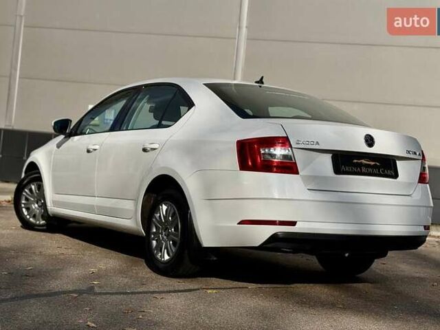 Белый Шкода Октавия, объемом двигателя 1.6 л и пробегом 62 тыс. км за 14500 $, фото 8 на Automoto.ua